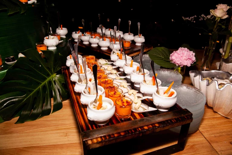 Preparación plato para bodas Catering Piegallo